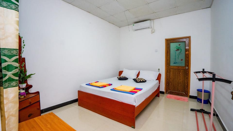 Bed, Photo of the whole room, Bedroom, air conditioner