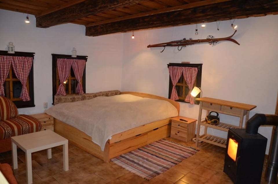 Photo of the whole room, Decorative detail