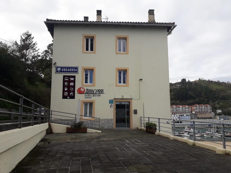 Facade/entrance