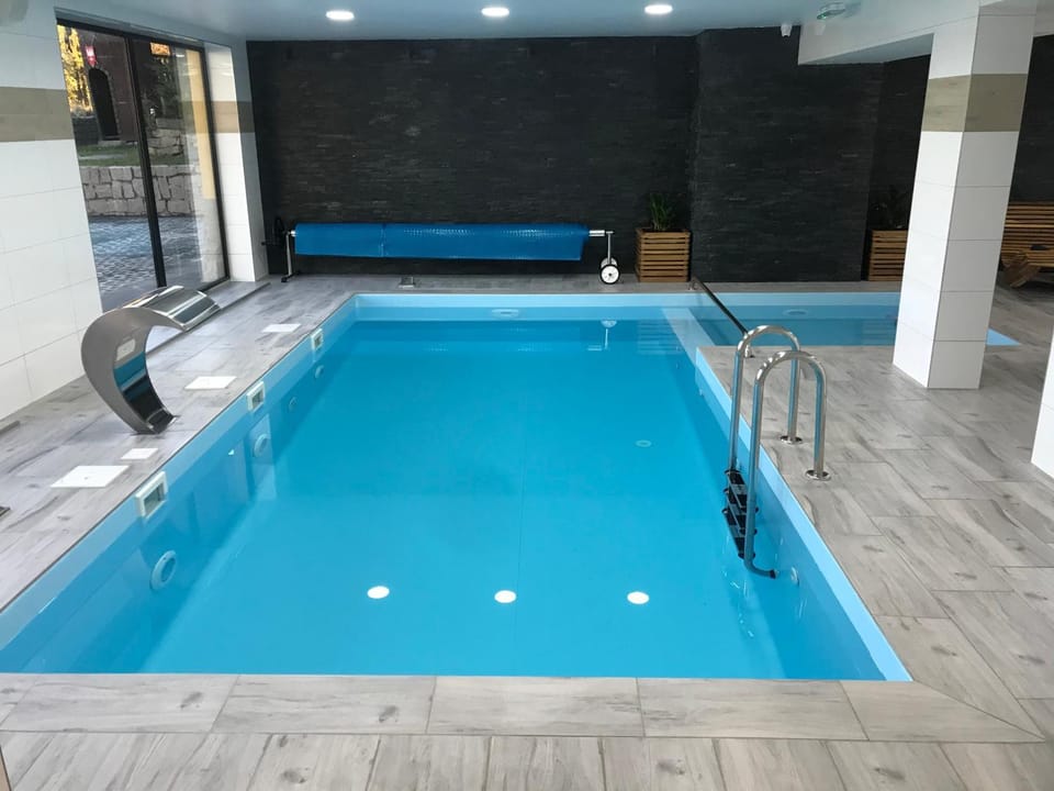 Swimming pool, Swimming pool