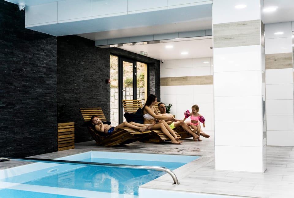 People, Spa and wellness centre/facilities, Swimming pool, Swimming pool, Family
