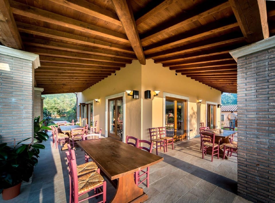 Restaurant/places to eat, Facade/entrance, Bird's eye view, Lobby or reception, Lounge or bar, Other, Food