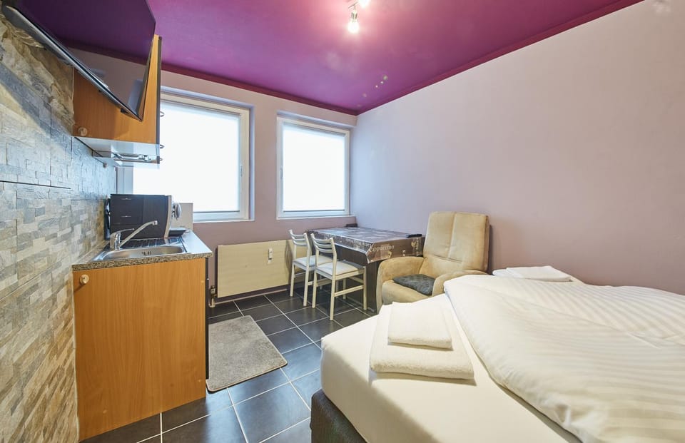 Bed, Kitchen or kitchenette, Seating area