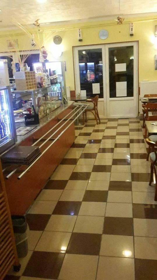 Restaurant/places to eat, Lounge or bar