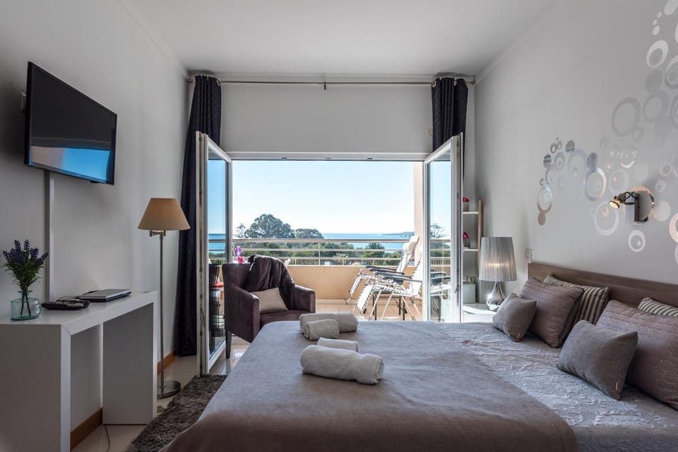 Bed, Winter, TV and multimedia, Balcony/Terrace, Balcony/Terrace, Photo of the whole room, Decorative detail, Bedroom, On site