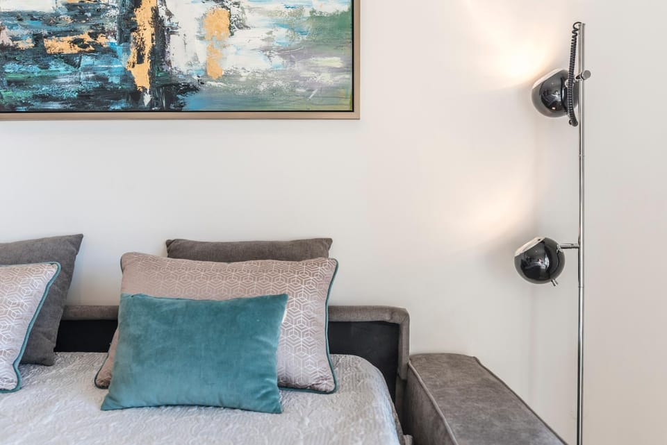 Bed, Photo of the whole room, Decorative detail, Bedroom