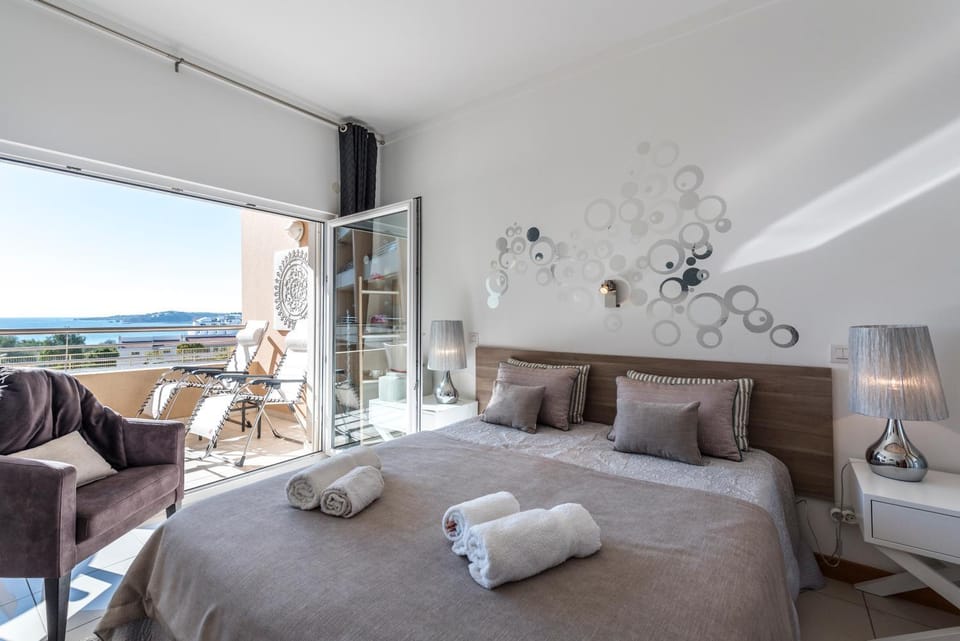 Patio, Bed, Day, People, Winter, Photo of the whole room, Decorative detail, Decorative detail, Bedroom, On site, Pool view, Sea view, Sea view, Family