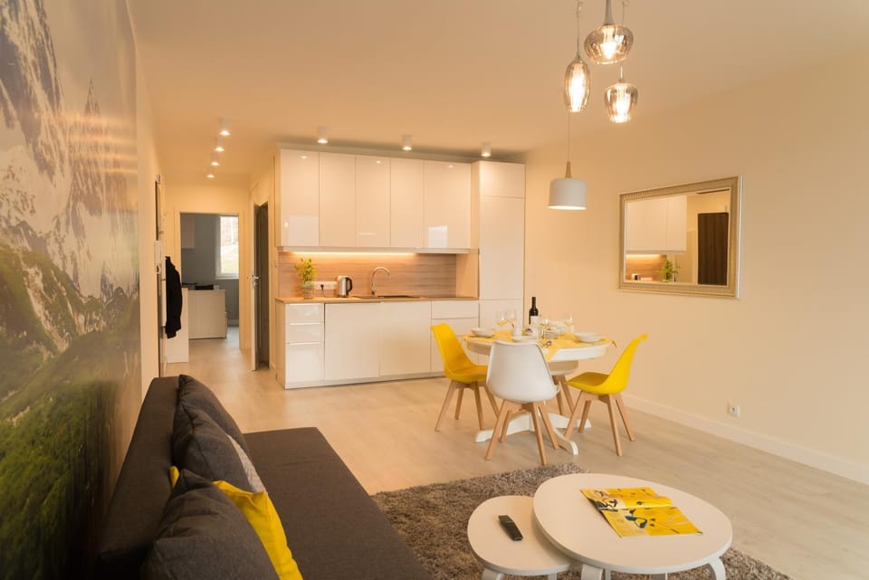 TV and multimedia, Balcony/Terrace, Kitchen or kitchenette, Living room, Mountain view