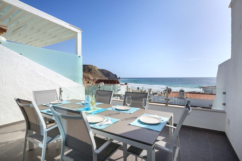 Day, Natural landscape, View (from property/room), Balcony/Terrace, Seating area, Dining area, Beach, Sea view