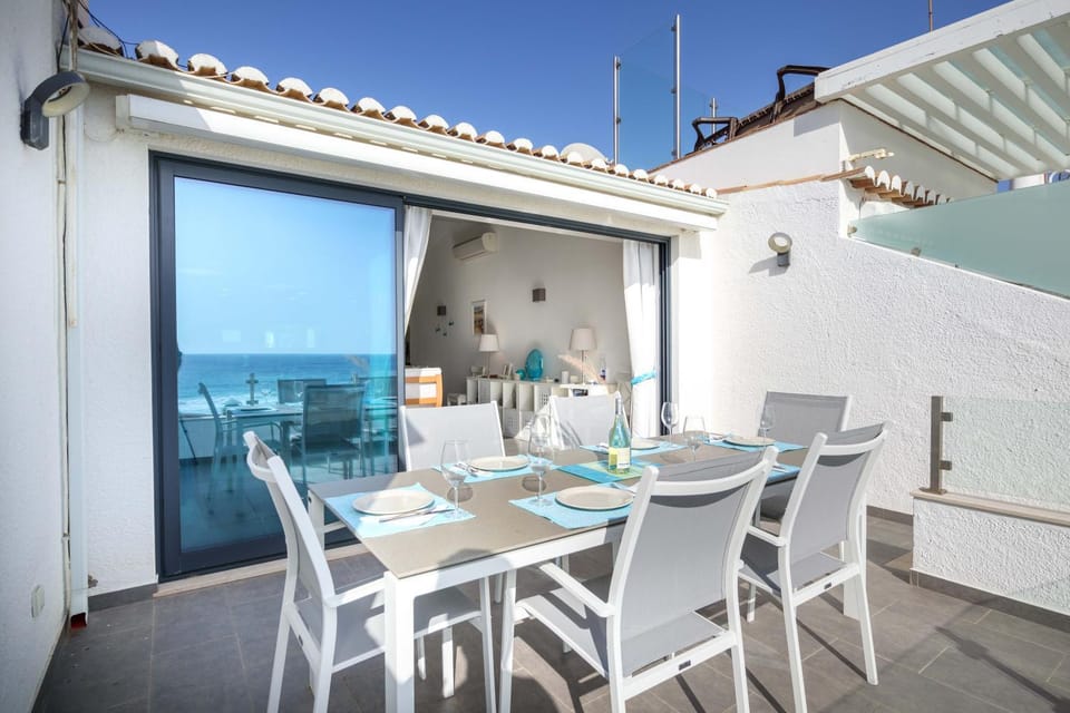 Patio, Day, Balcony/Terrace, Dining area