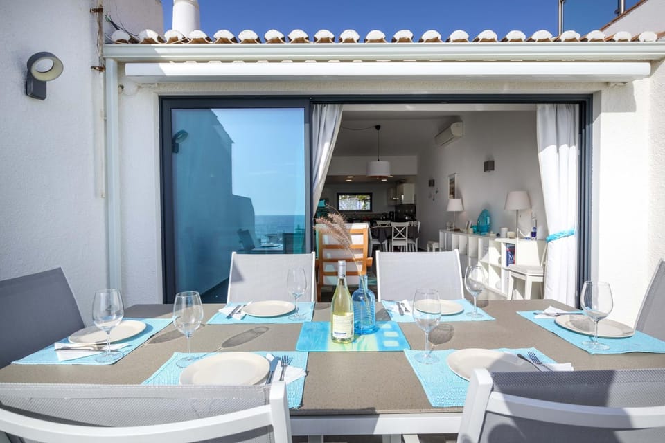 Day, Balcony/Terrace, Seating area, Dining area