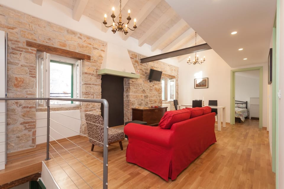 Day, Living room, Photo of the whole room, Decorative detail, Decorative detail, Dining area