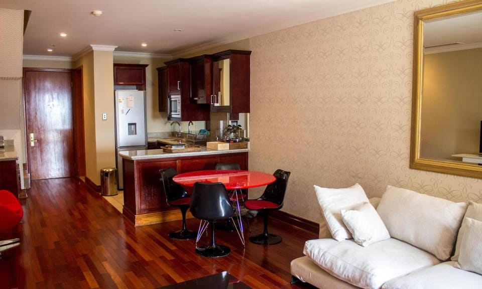 Kitchen or kitchenette, Seating area