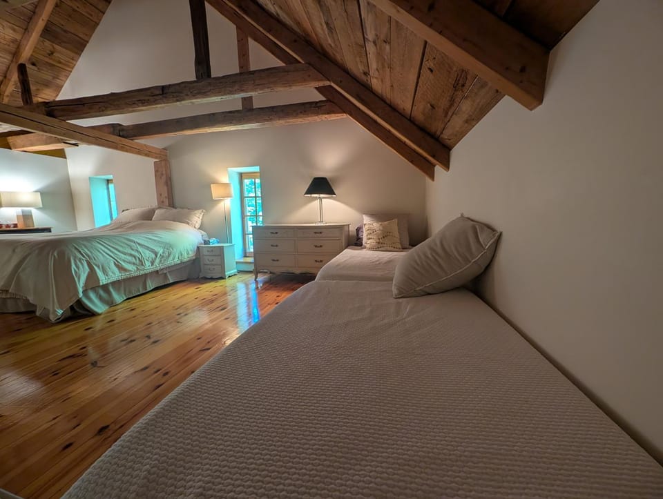 Bed, Photo of the whole room