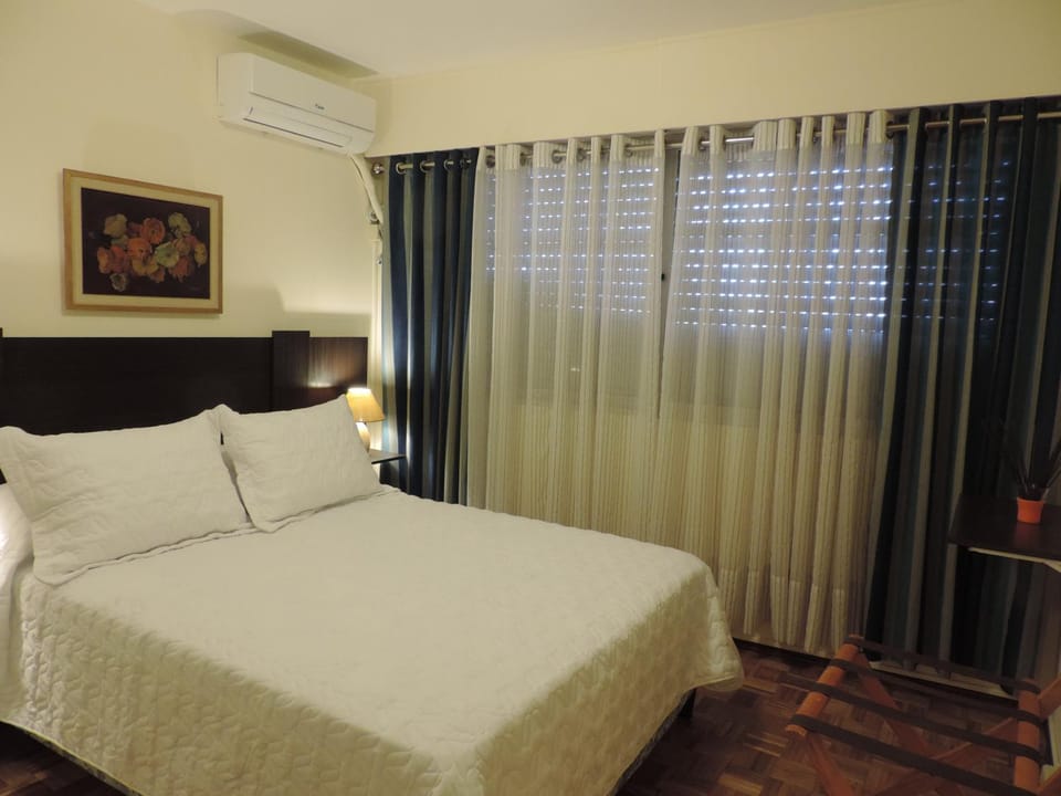Bed, Decorative detail, Bedroom, On site, Landmark view, Sea view, Street view, Family