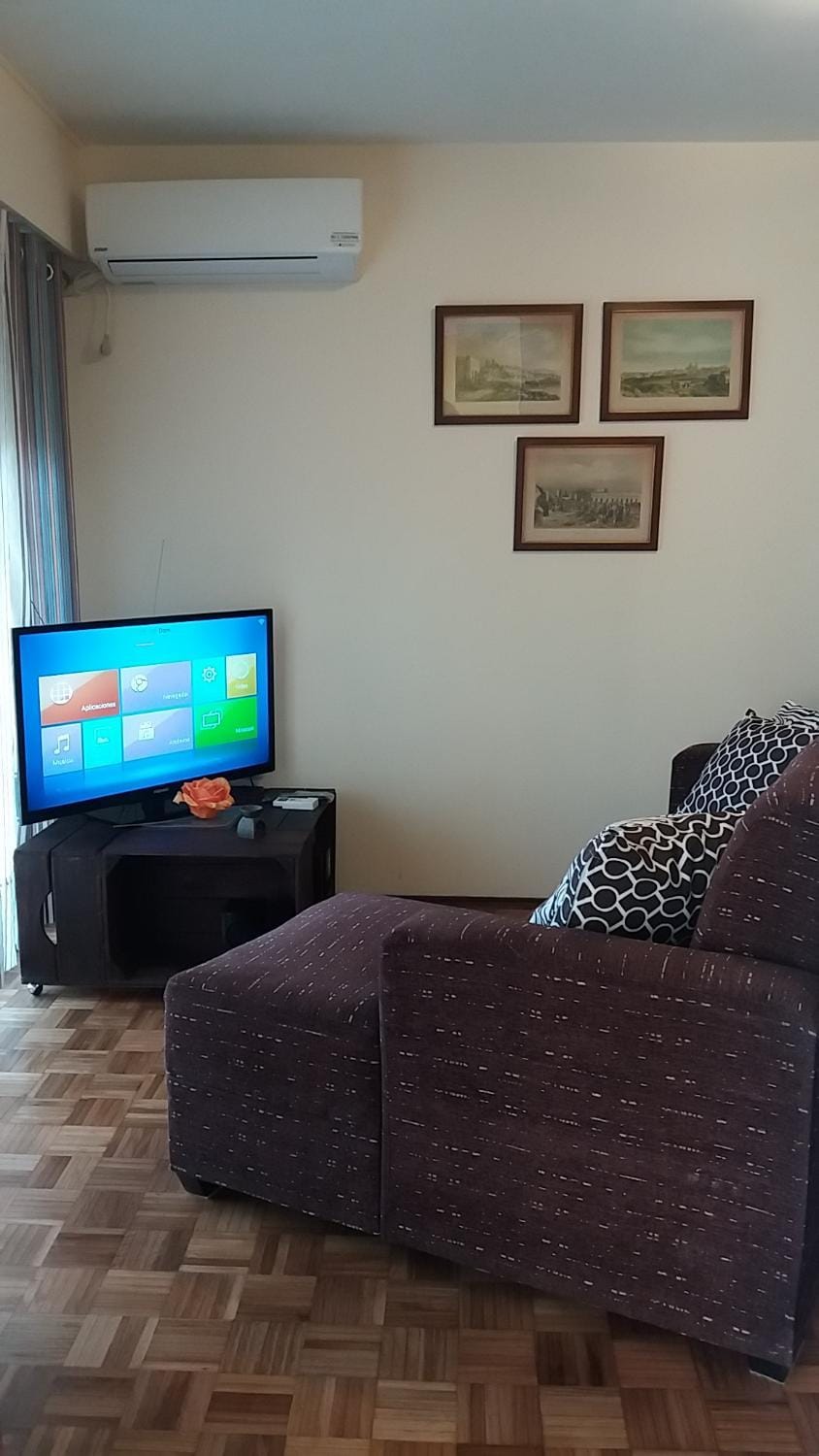 Communal lounge/ TV room, People, Nightclub / DJ, Lobby or reception, Decorative detail, Landmark view, Sea view, Street view, Family