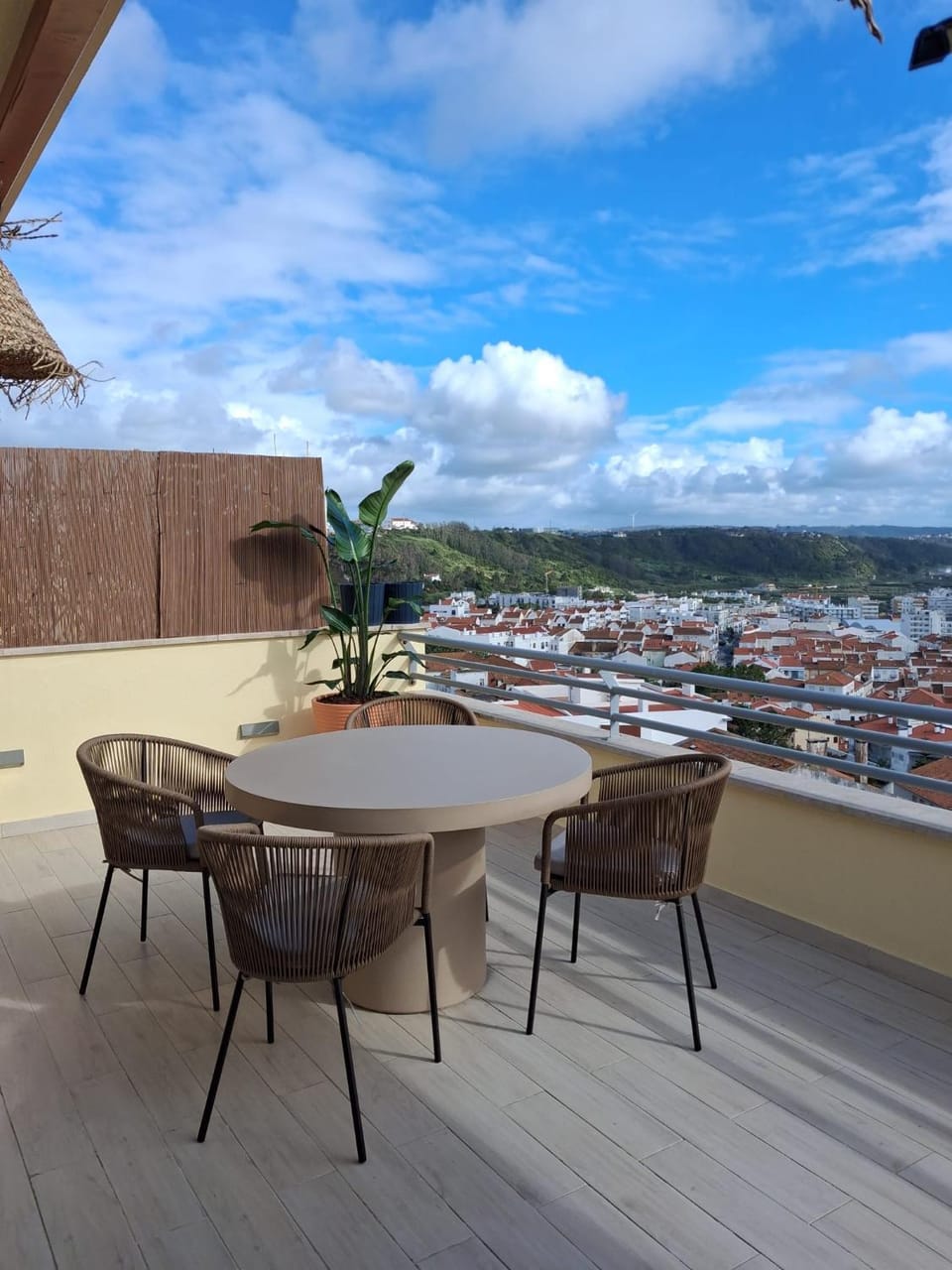 Home Sweet Praia Penthouse Apartment in Nazaré