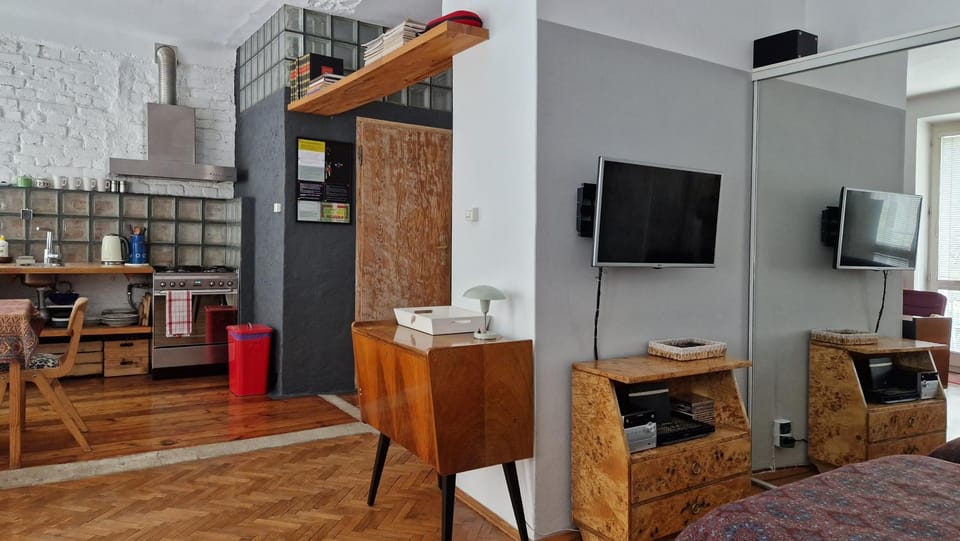 TV and multimedia, Kitchen or kitchenette, Seating area, Evening entertainment, hair dresser