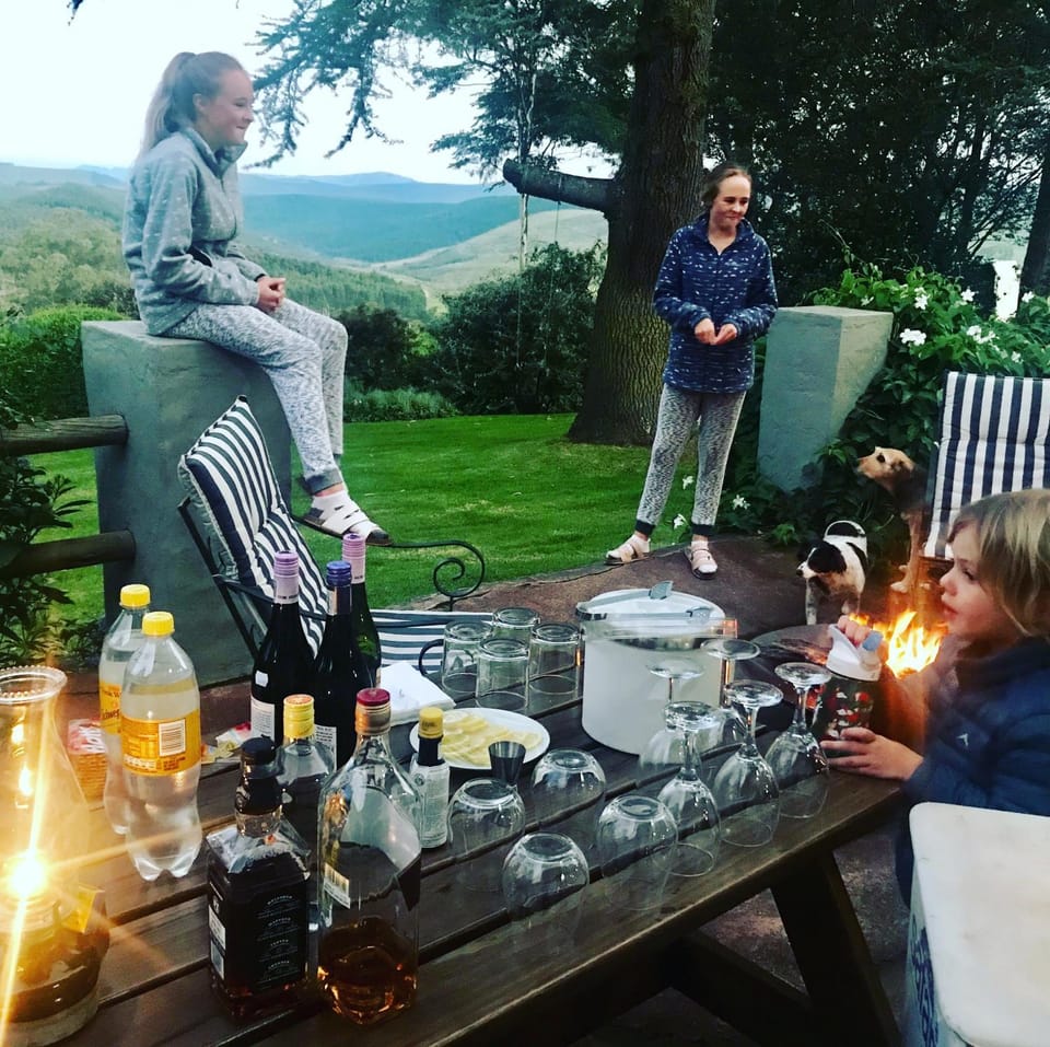 Patio, Natural landscape, Food and drinks, group of guests