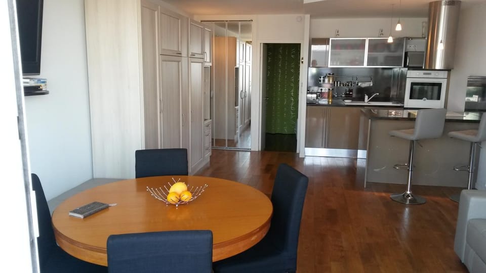Kitchen or kitchenette, Living room, Dining area