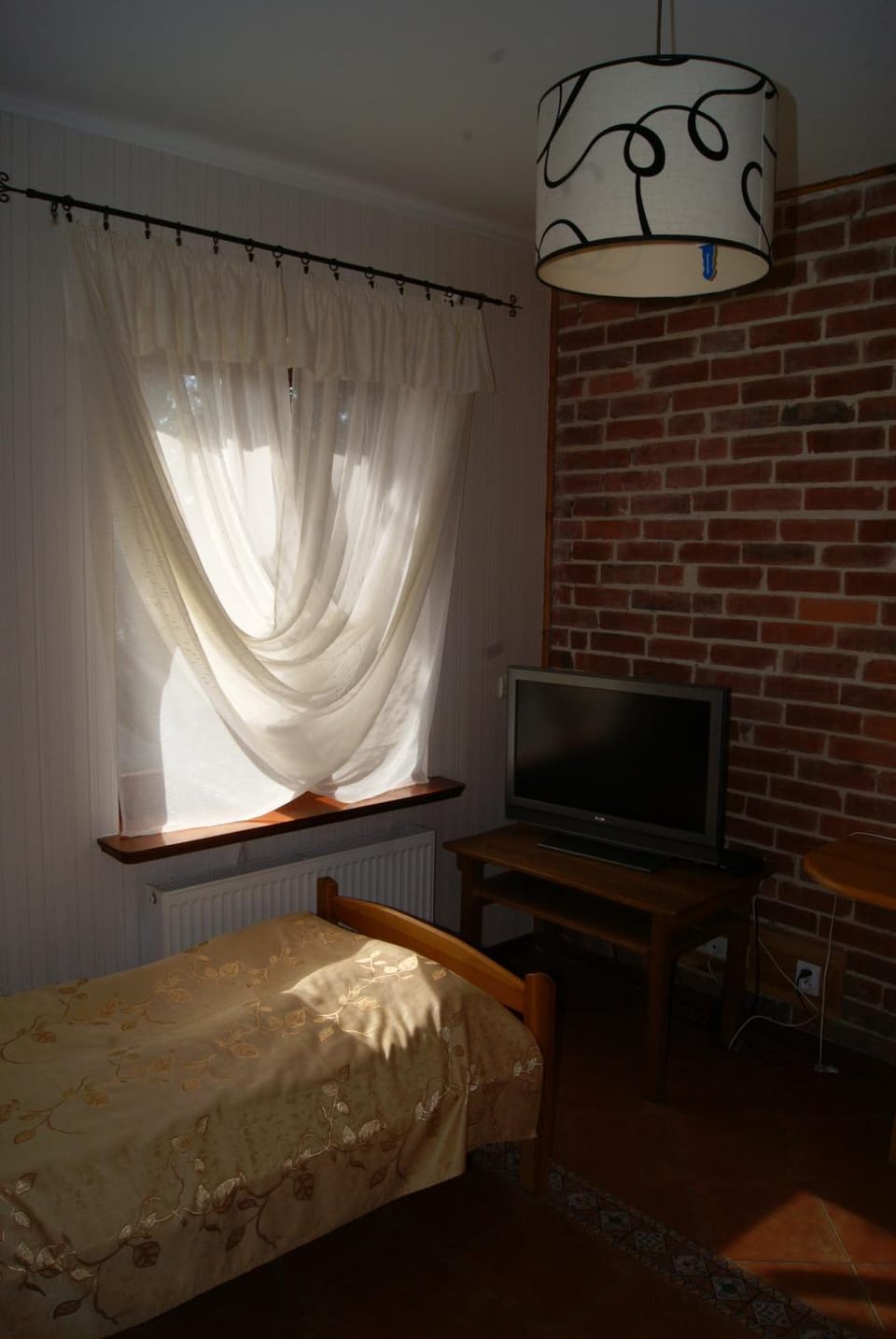 Bed, TV and multimedia, Photo of the whole room