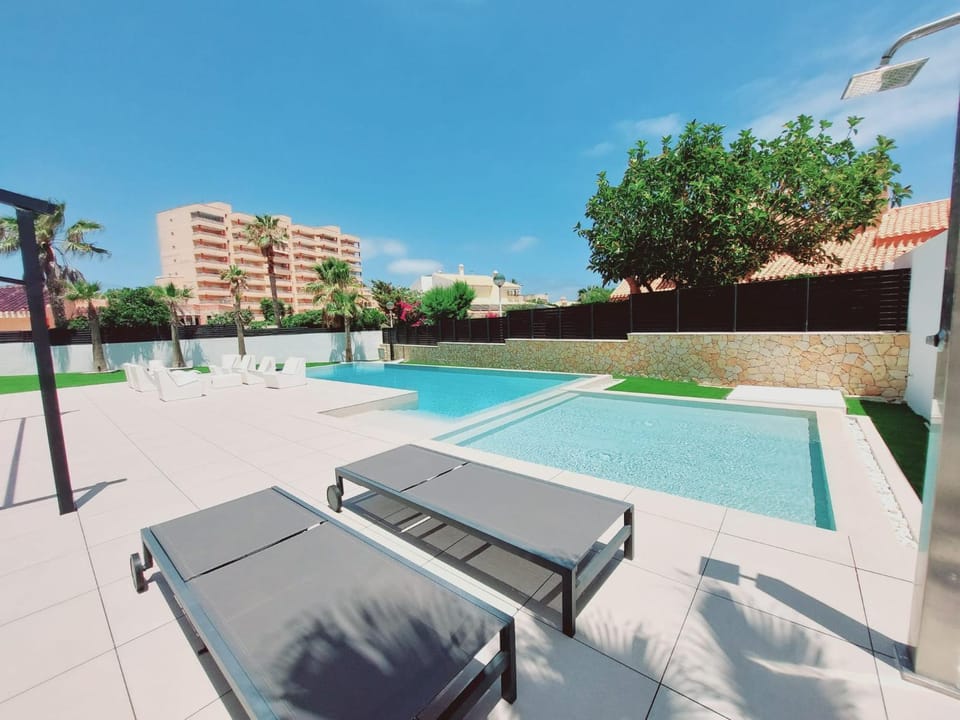 Inmovecos Villa de lujo con piscina privada Gawy Villa in La Manga