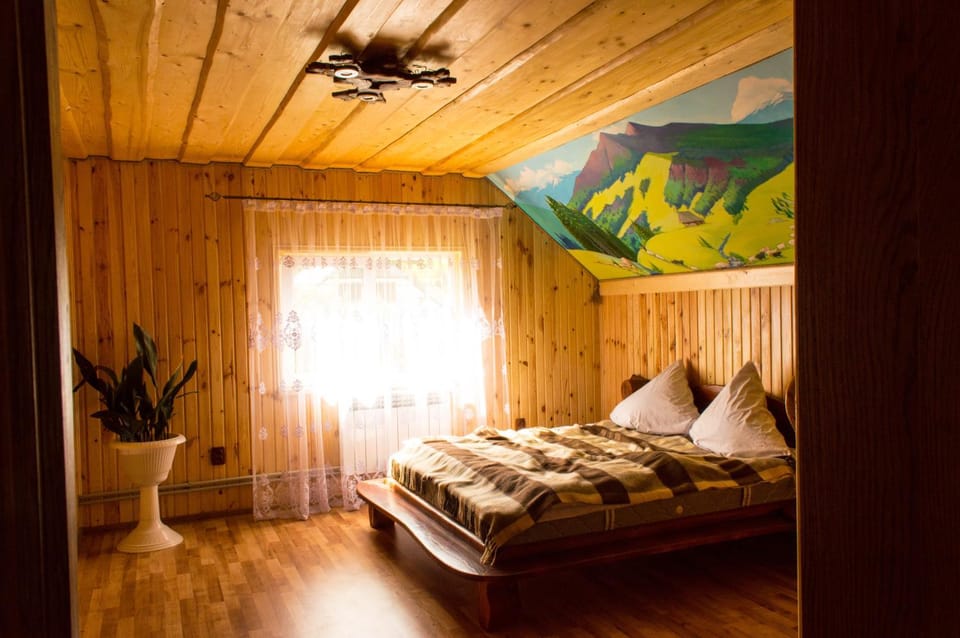 Bed, Photo of the whole room, Decorative detail, Bedroom, Mountain view