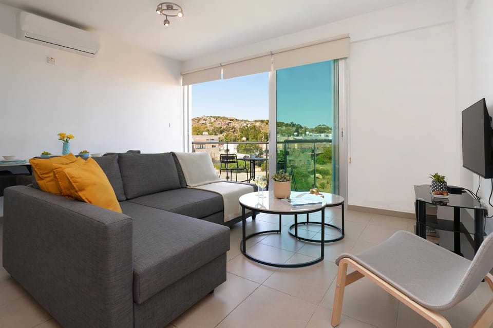 TV and multimedia, View (from property/room), Balcony/Terrace, Living room, Seating area, Dining area