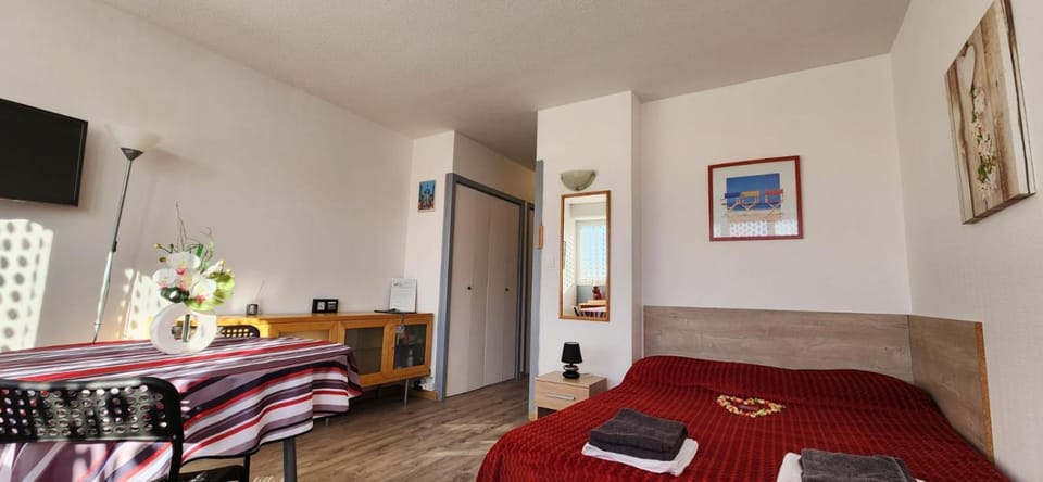 Photo of the whole room, Bedroom, Area and facilities
