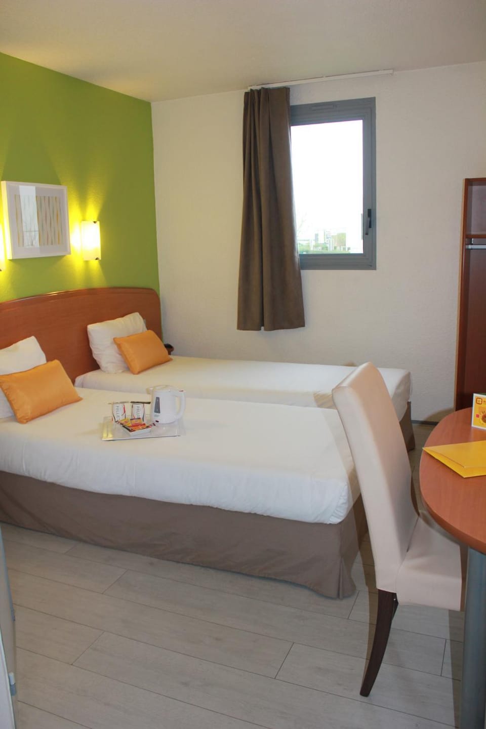 Photo of the whole room, Bedroom