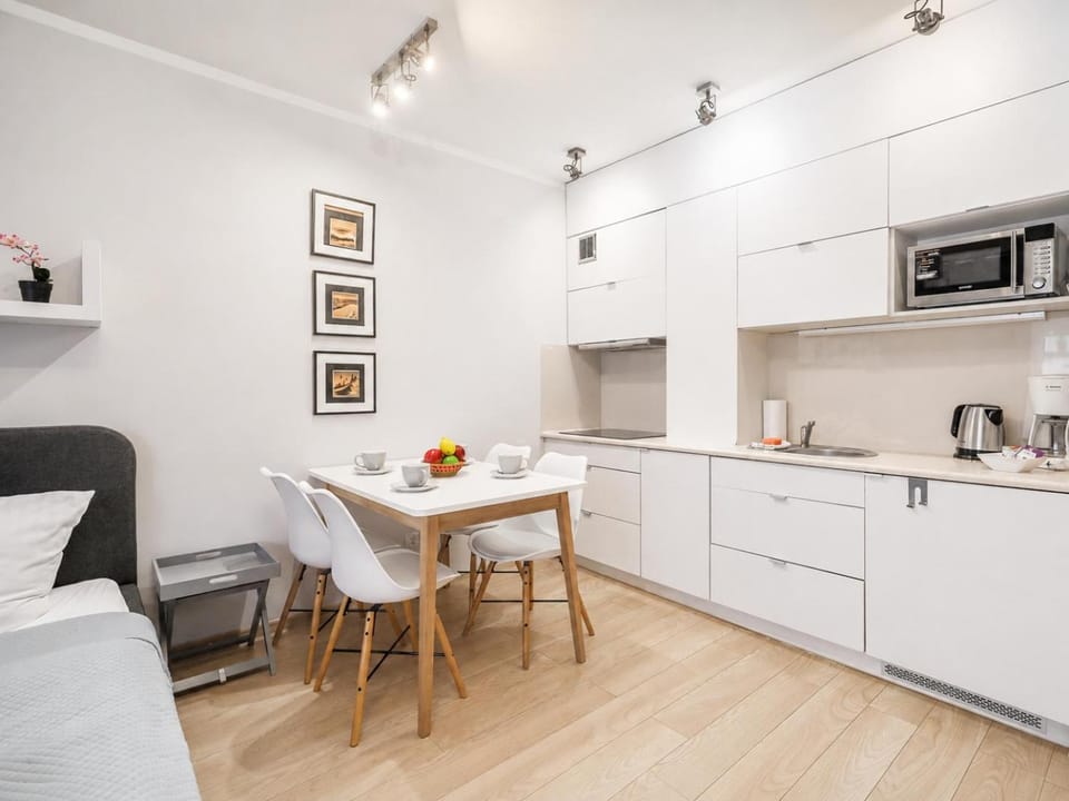 Coffee/tea facilities, Kitchen or kitchenette, Dining area, microwave, pet friendly, stove