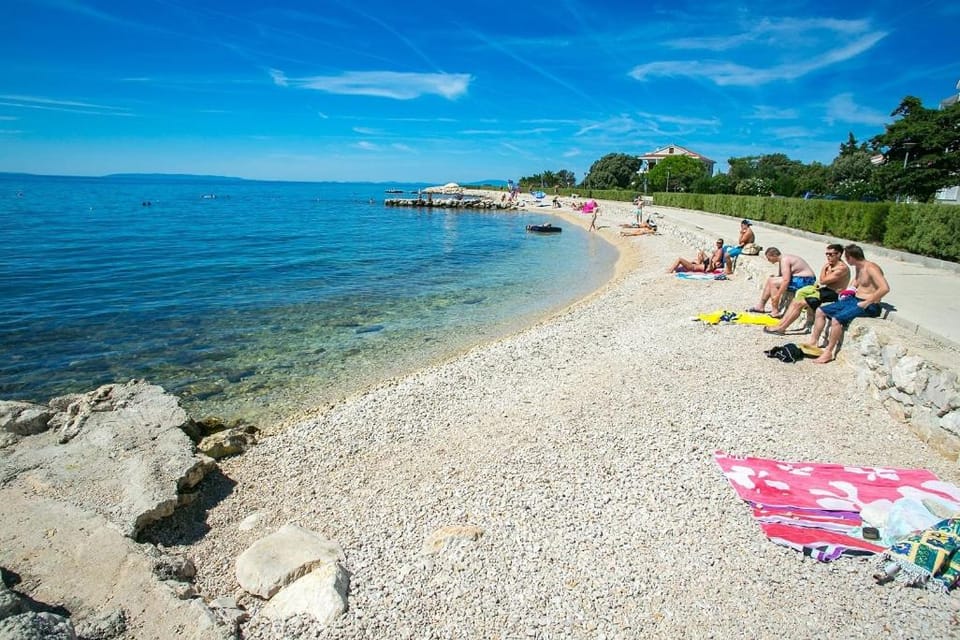 Nearby landmark, Day, People, Natural landscape, Beach, Guests, Sea view, group of guests, sunbed