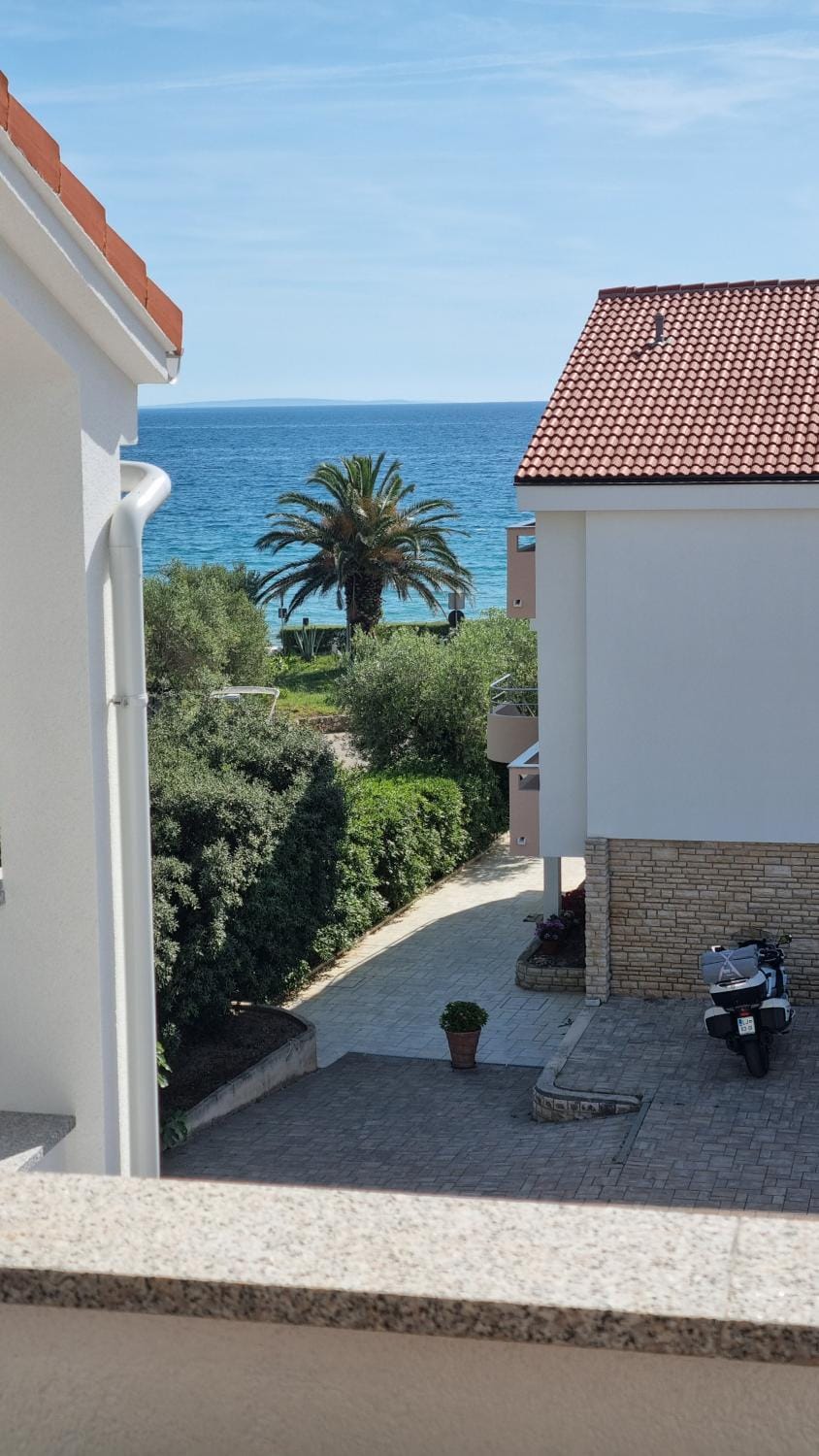 Day, Neighbourhood, View (from property/room), Dining area, Beach, Hiking, Cycling, Diving, Sea view, Location, Family, Parking, storage, toaster, air conditioner, air conditioner