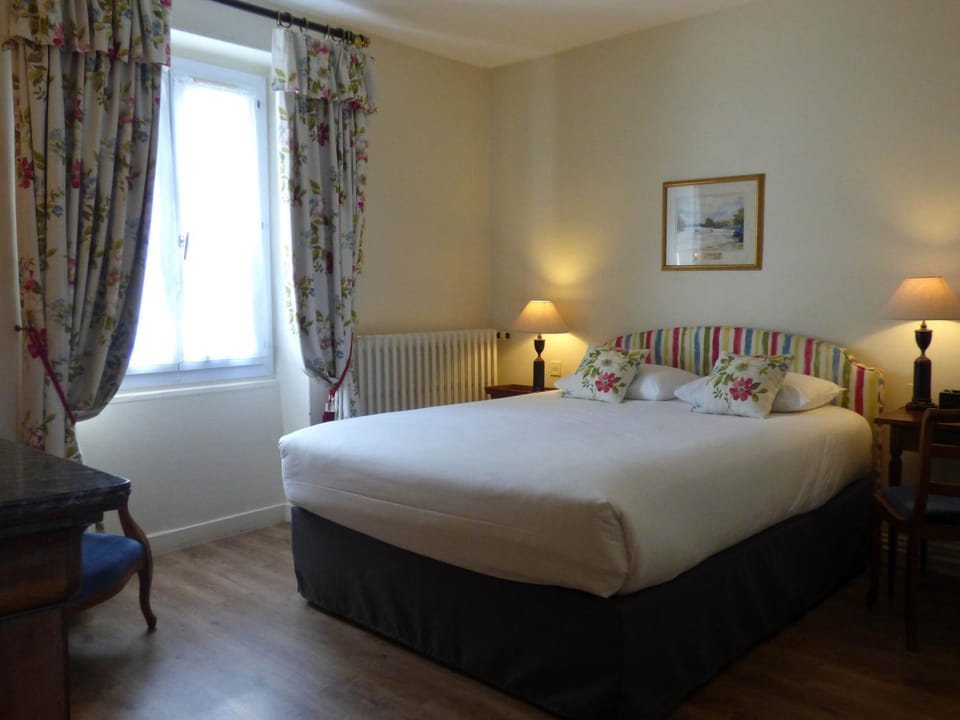 Property building, Bed, Photo of the whole room, Bedroom