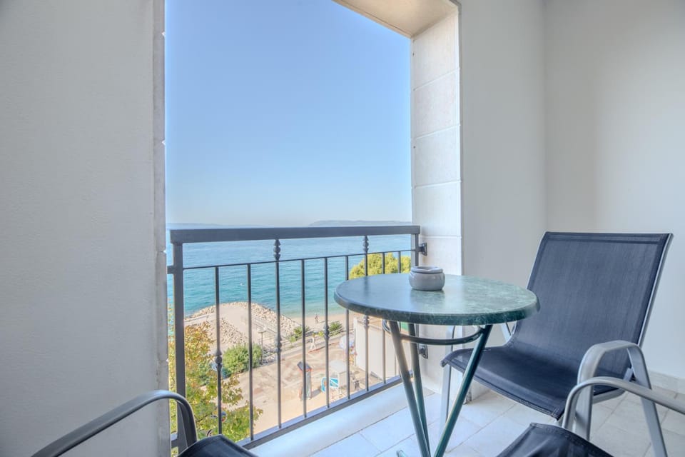 View (from property/room), Balcony/Terrace, Seating area, Sea view