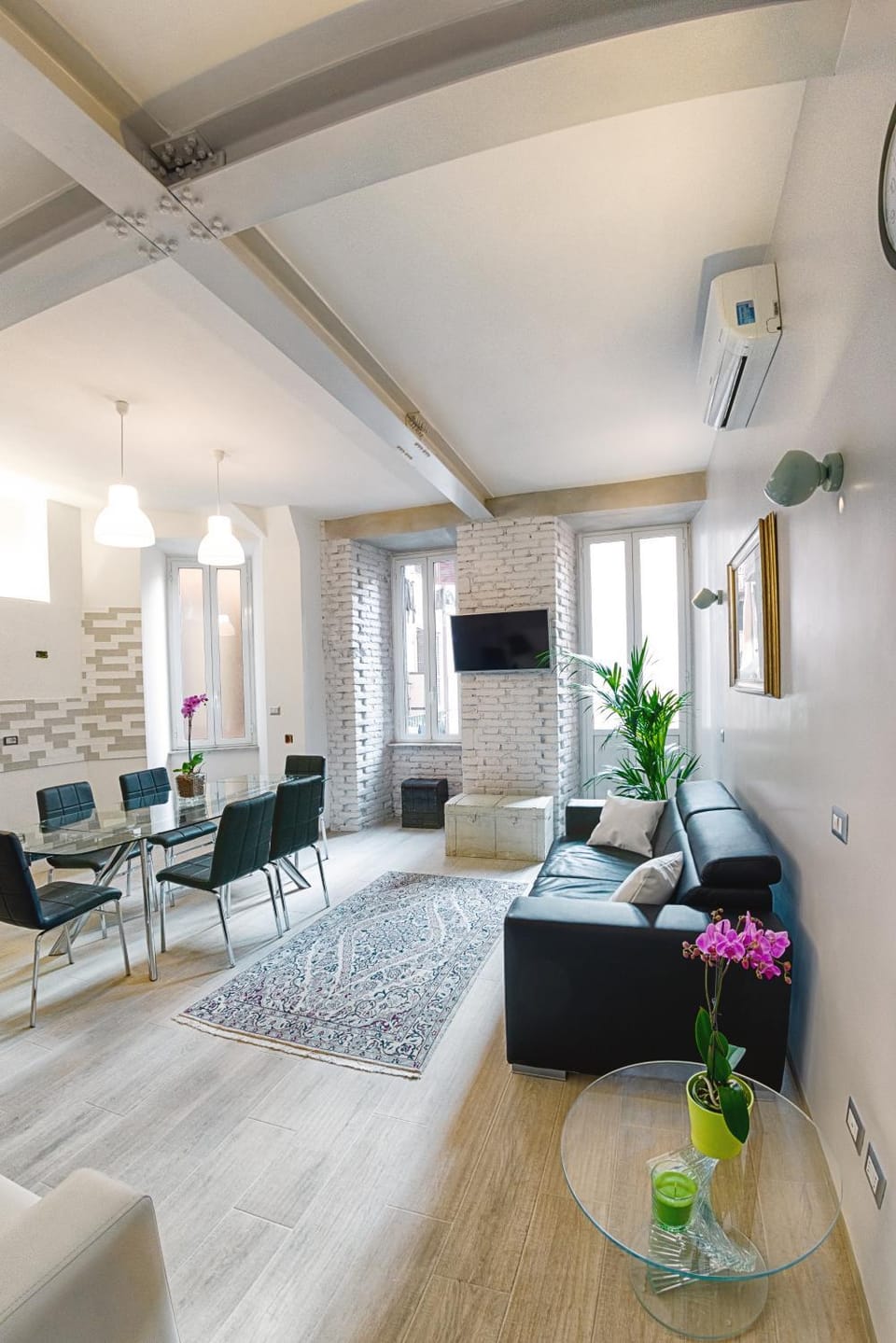 TV and multimedia, Kitchen or kitchenette, Living room, Dining area