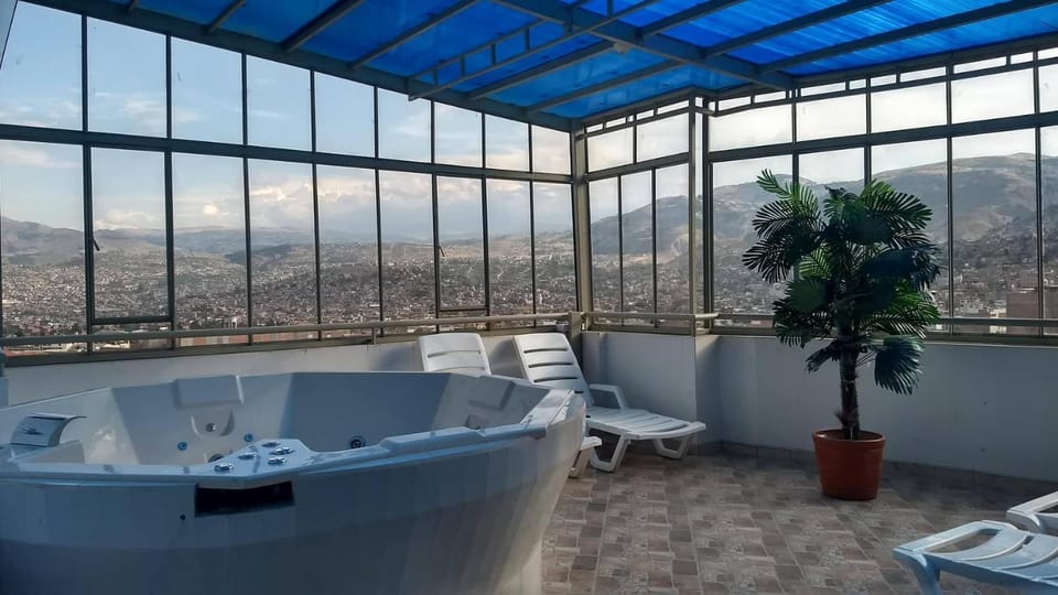 Hot Tub, Sauna