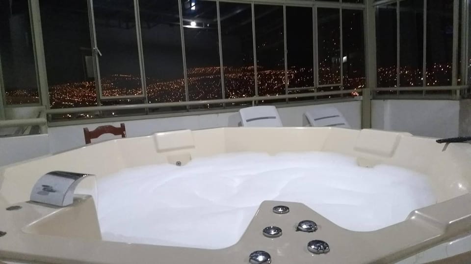 Hot Tub, Sauna