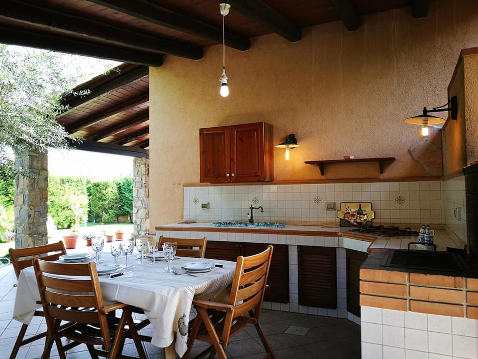 Patio, Kitchen or kitchenette, Dining area, stove