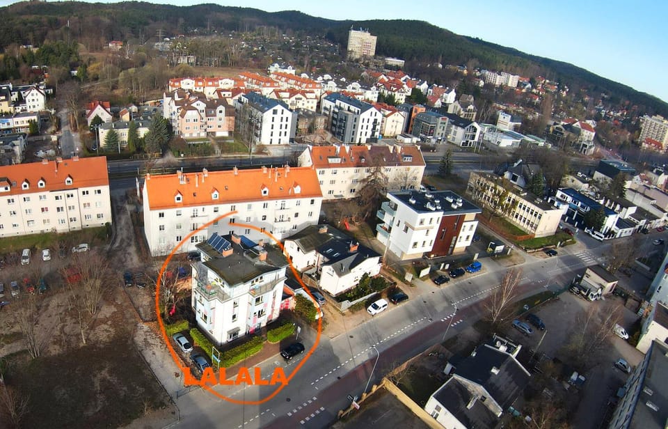 Property building, Neighbourhood, Natural landscape, View (from property/room), City view, Landmark view, Street view, Area and facilities