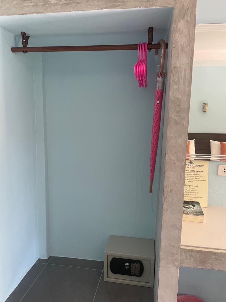 Area and facilities, furniture, wardrobe
