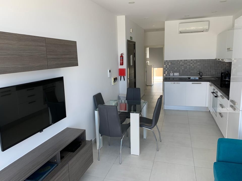 TV and multimedia, Kitchen or kitchenette, Living room