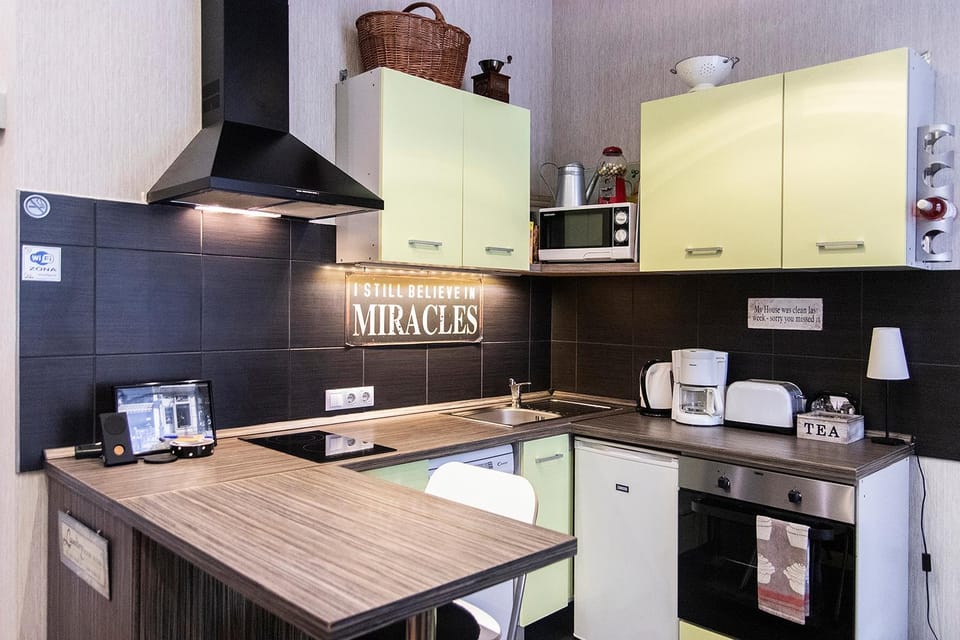 Kitchen or kitchenette