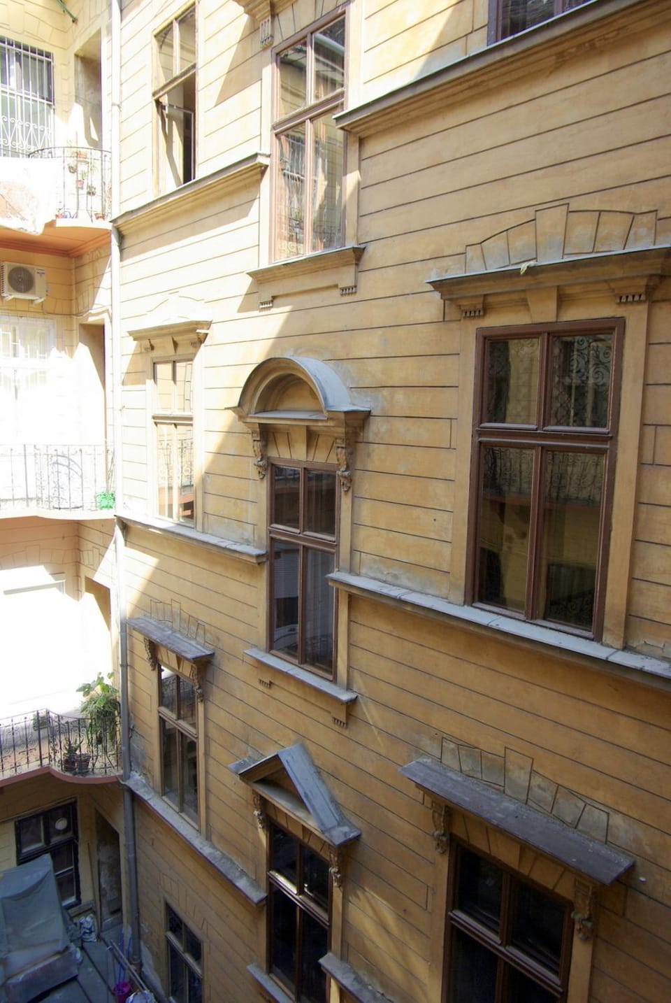 Property building, Neighbourhood