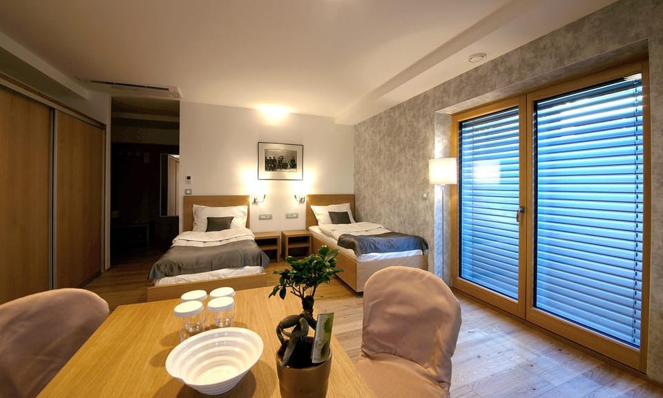 Bed, Photo of the whole room, Dining area, Bedroom, air conditioner