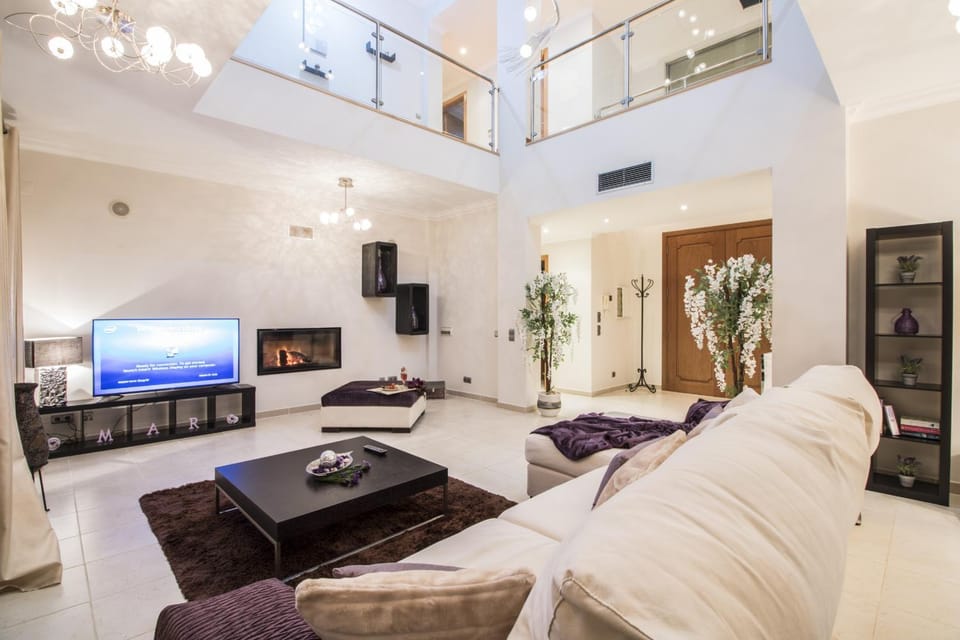 Communal lounge/ TV room, Living room
