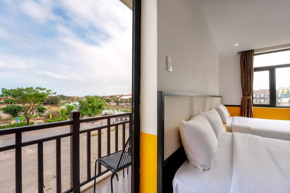 Patio, Bed, View (from property/room), Balcony/Terrace, Living room, Seating area, Bedroom