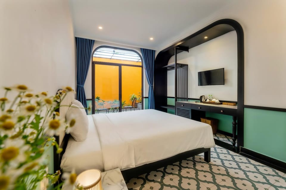 Bed, TV and multimedia, Photo of the whole room, Bedroom, hair dresser