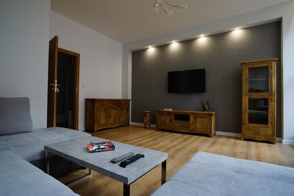 Photo of the whole room, City view, Street view, Quiet street view