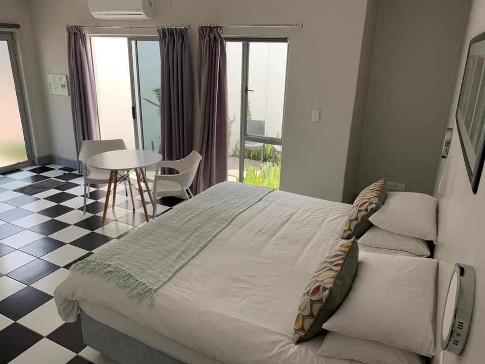 Dining area, Bedroom